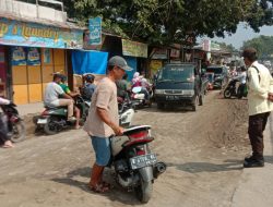 Semerawut! Perbaikan Jalan CBL Muktiwari Dikeluhkan Warga