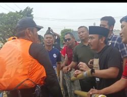 Cabup Bekasi Ade Sambangi Petugas Kebersihan Kalimalang