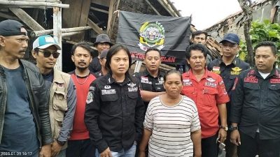 Ormas Gibas Kabupaten Bekasi Bantu Korban Rumah Ambruk di Babelan